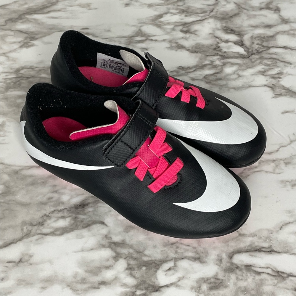 Girls brand new Nike soccer cleats